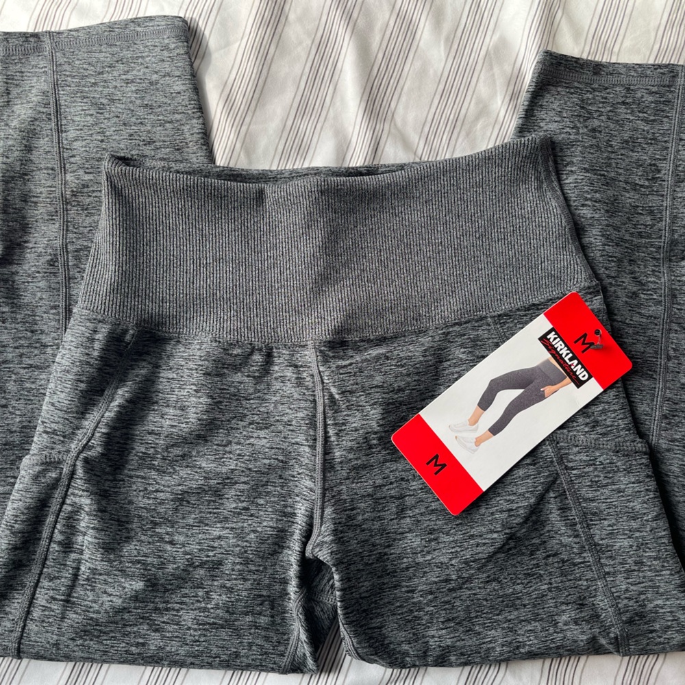 brand new kirkland signature brushes leggings capri length size medium
